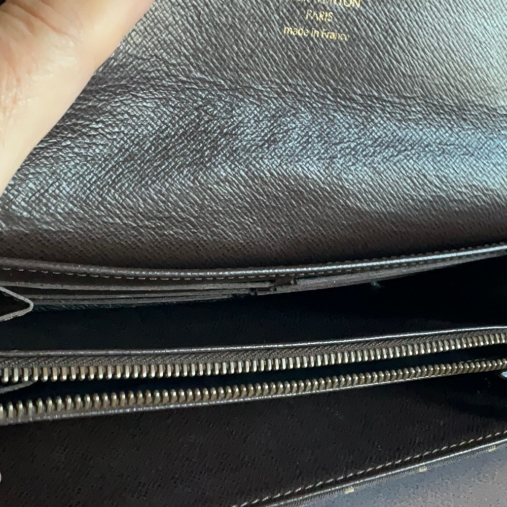 LV Luxury wallet in pre owned condition. Please check photos for call outs! - Picture 3 of 6